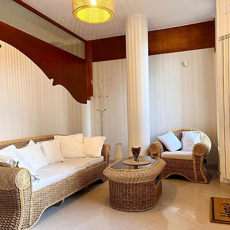 Il Villino B&B - Napoli/Pompei/Sorrento/Costiera Brusciano Екстериор снимка